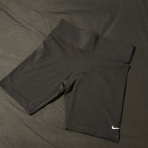 NIKE BLACK BIKER SHORTS SIZE XL NEVER WORN